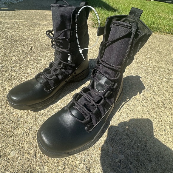Nike SFB Gen 2 8" Tactical Hiking Boots Triple Black 922474-001 Men's size 12.5 - Picture 1 of 7